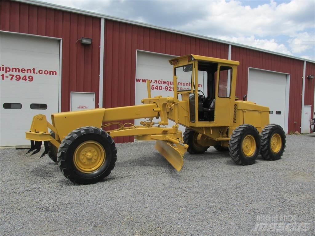 John Deere 570 Niveleuse