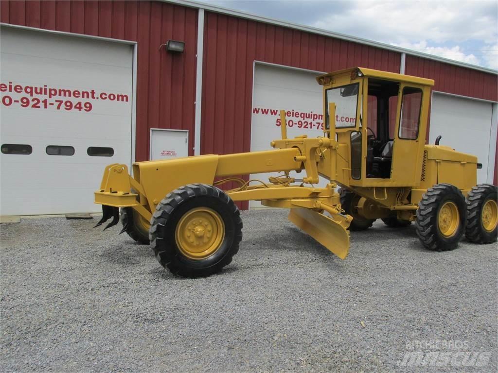 John Deere 570 Niveleuse