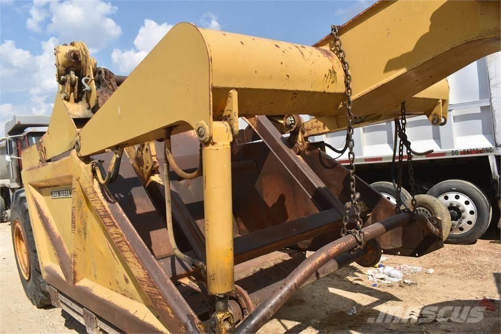 John Deere 760A Scraper