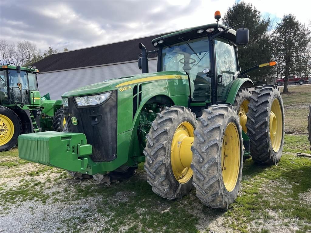 John Deere 8235R Tracteur