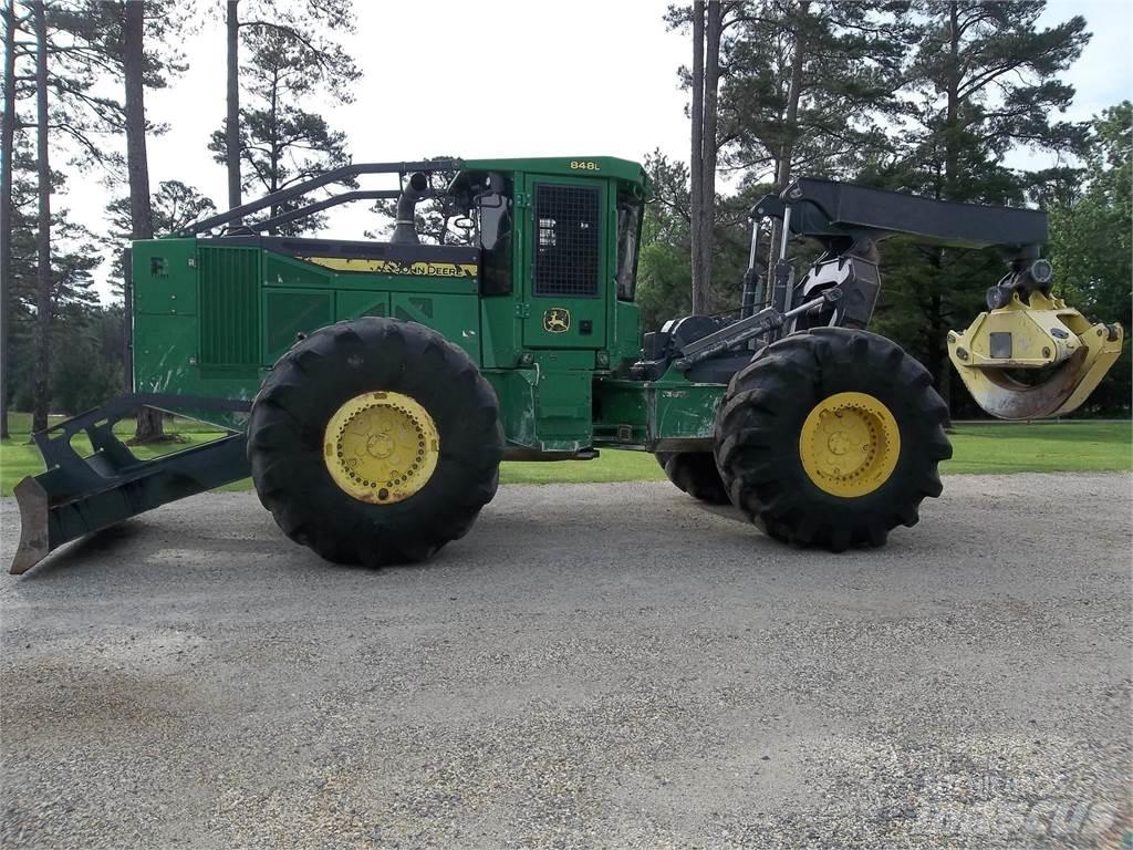 John Deere 848L Débusqueur