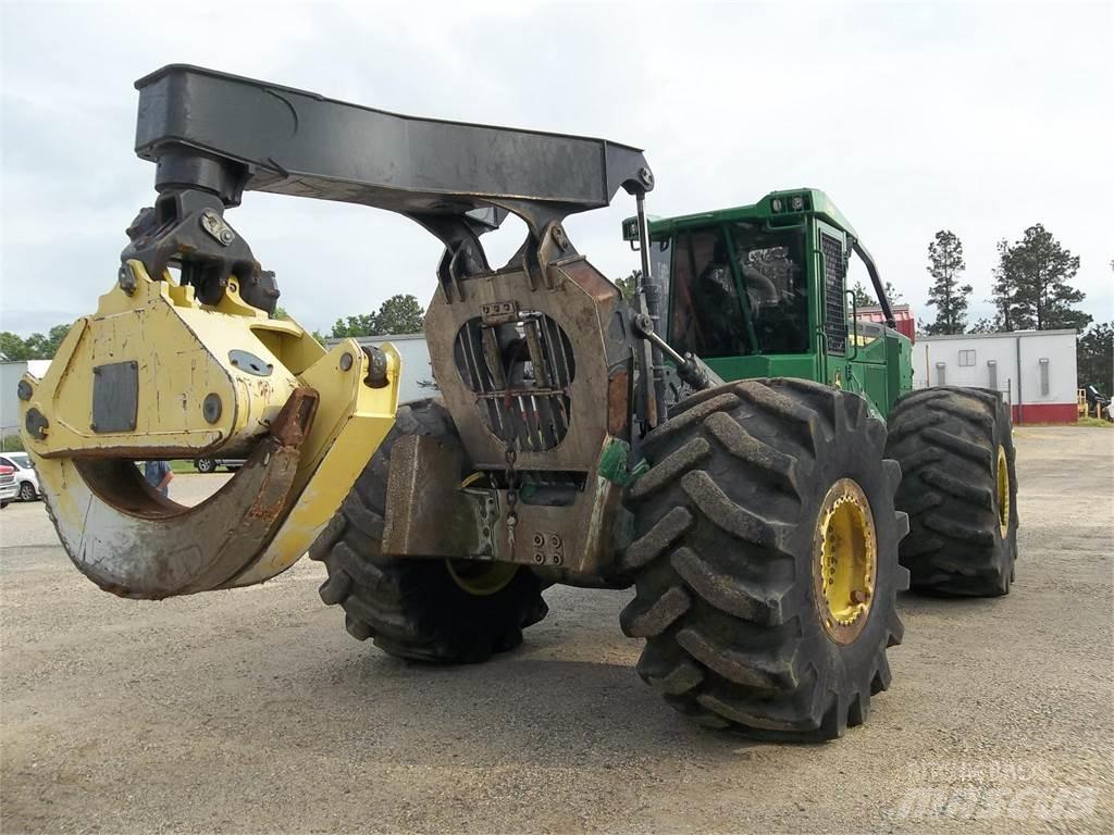 John Deere 848L Débusqueur