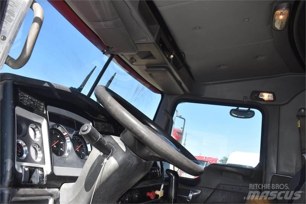 Kenworth T800 Camion plateau ridelle avec grue