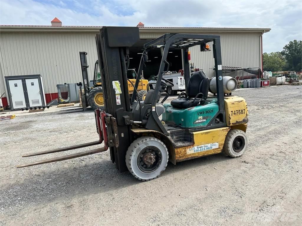 Komatsu FG25T-14 Autres Chariots élévateurs