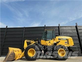 Komatsu WA200-8 Chargeuse sur pneus