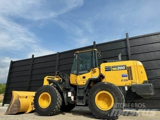 Komatsu WA200-8 Chargeuse sur pneus