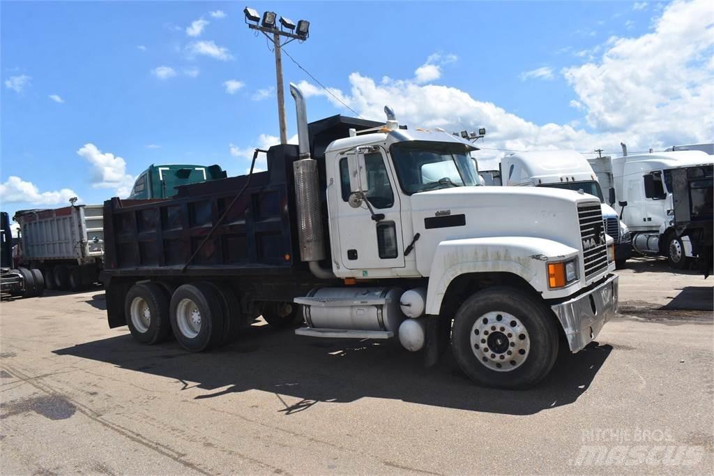 Mack CHN613 Camion benne