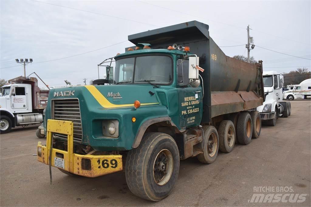 Mack DM688 Camion benne