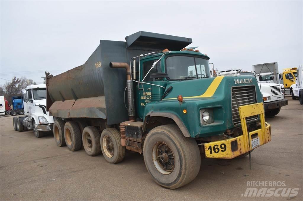 Mack DM688 Camion benne
