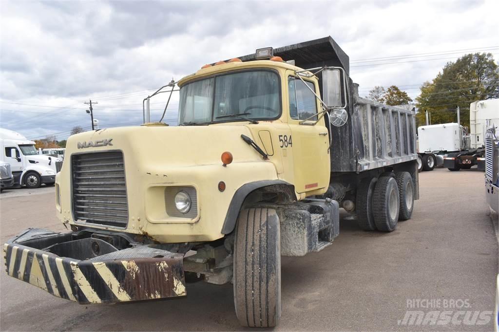 Mack DM690S Camion benne