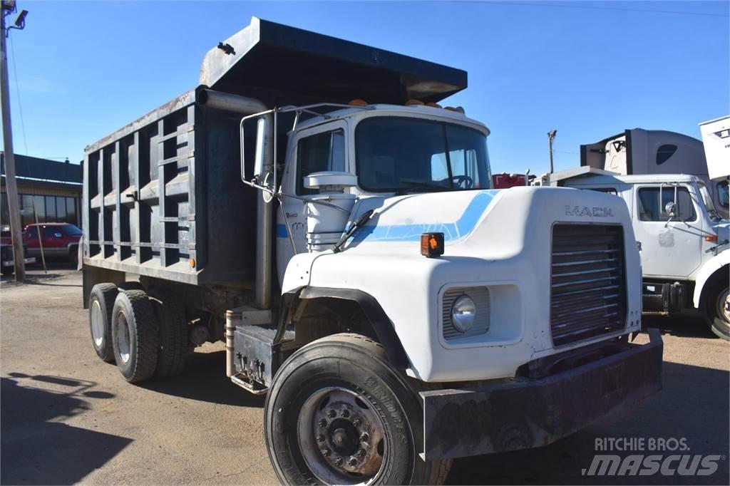 Mack DM690S Camion benne