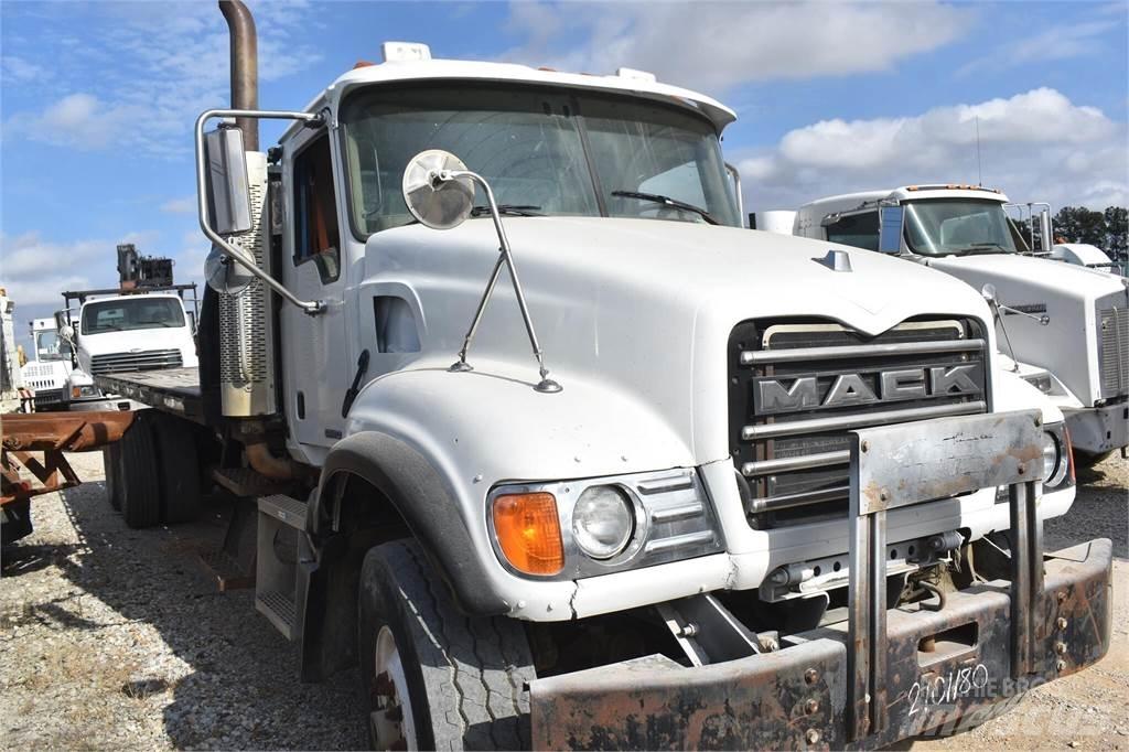 Mack GRANITE CV713 Camion benne