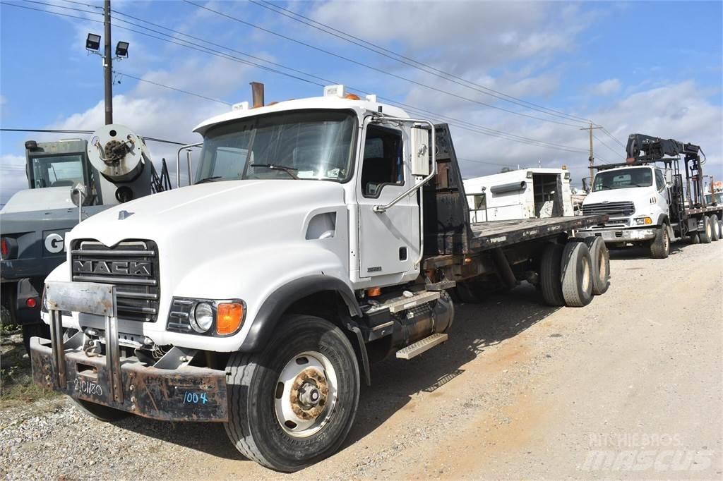 Mack GRANITE CV713 Camion benne