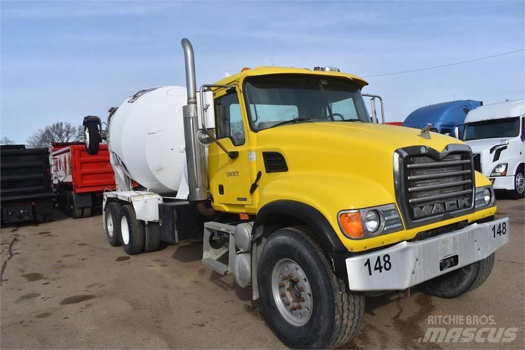 Mack GRANITE CV713 Camion malaxeur