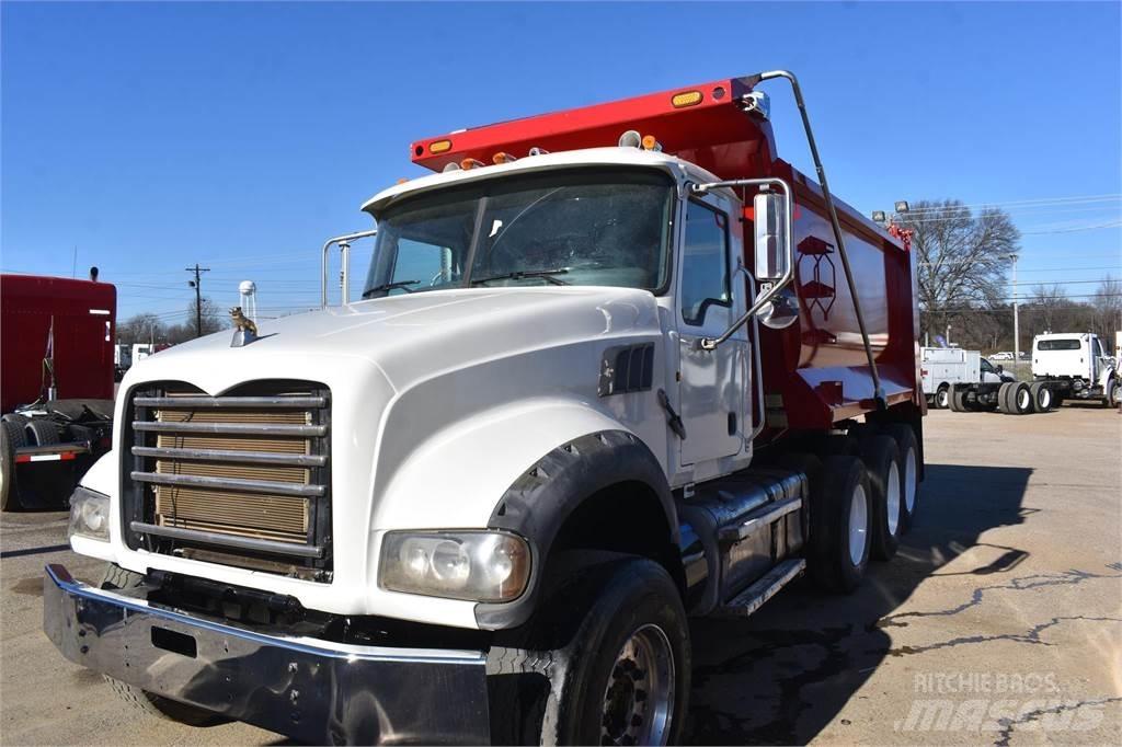Mack GRANITE GU713 Camion benne