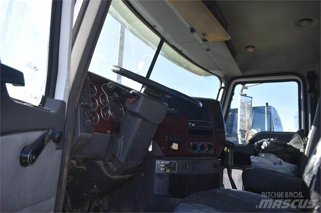 Mack GRANITE GU713 Camion benne