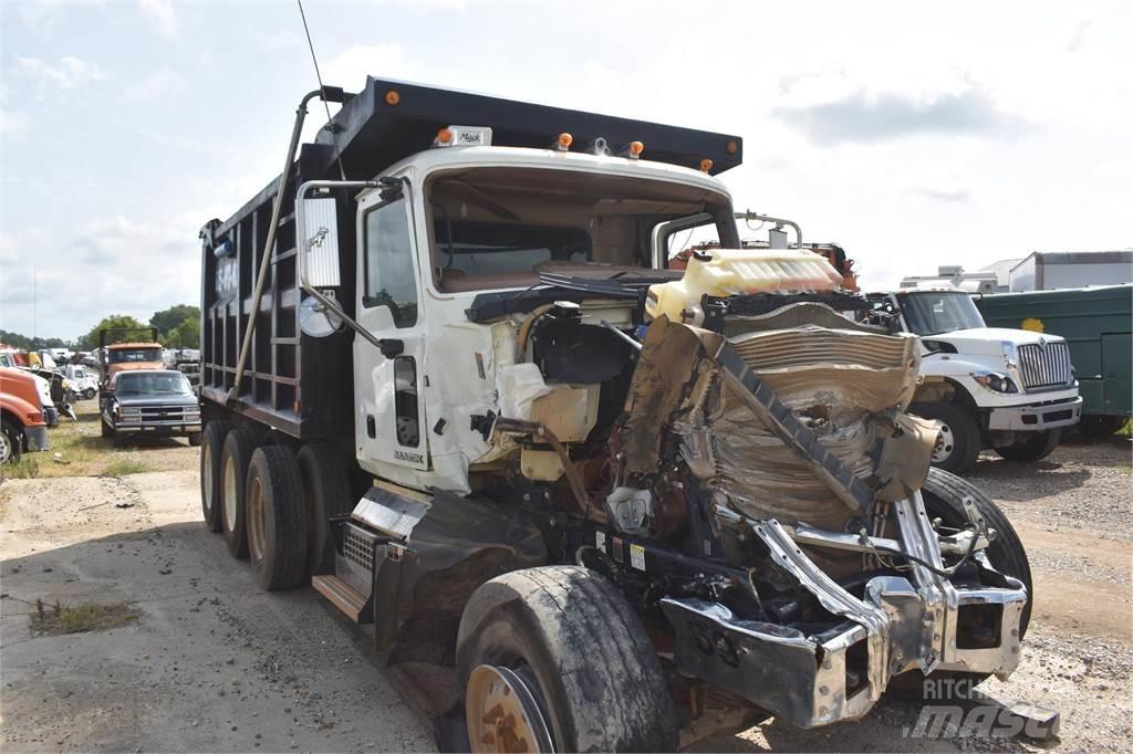 Mack GRANITE GU713 Camion benne