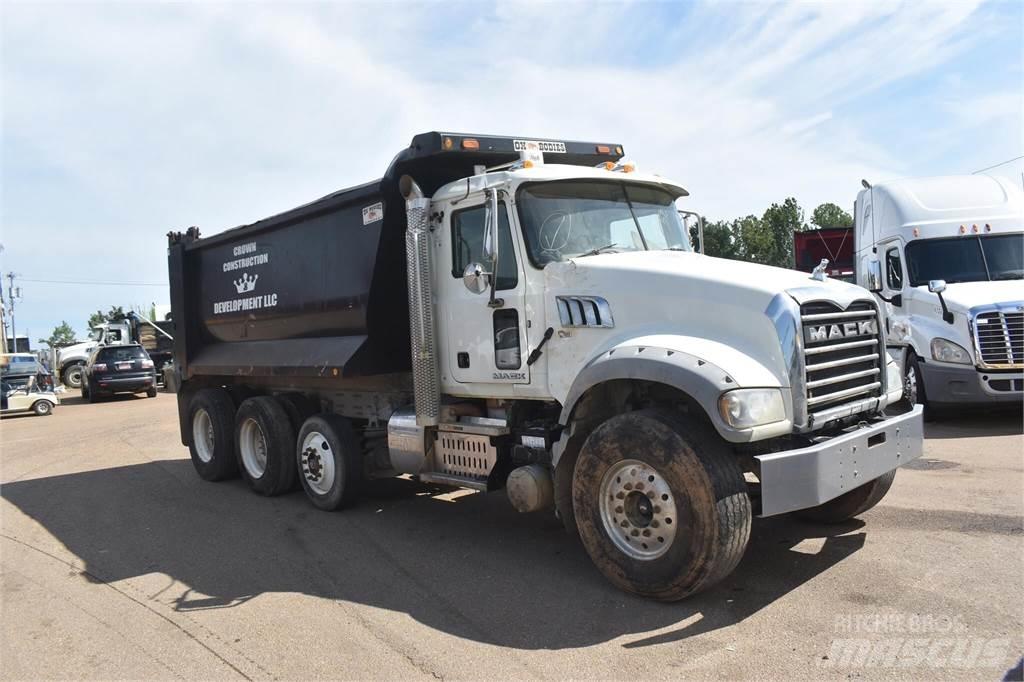 Mack GRANITE GU713 Camion benne