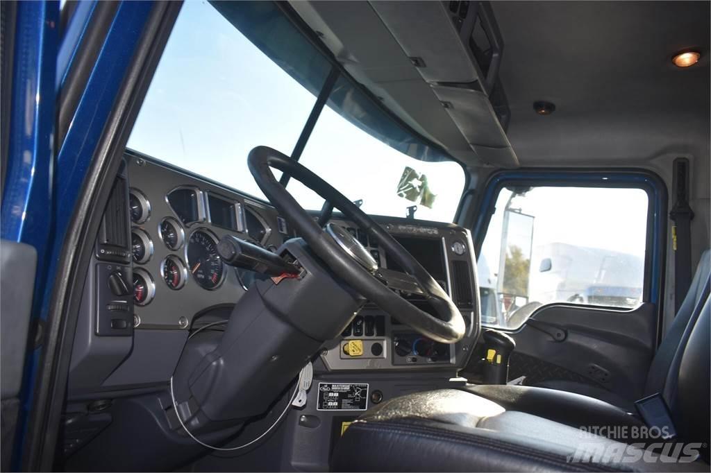 Mack GRANITE GU713 Camion benne