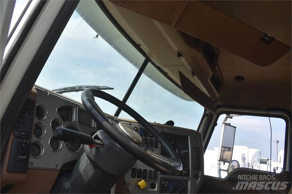 Mack GRANITE GU813 Camion benne