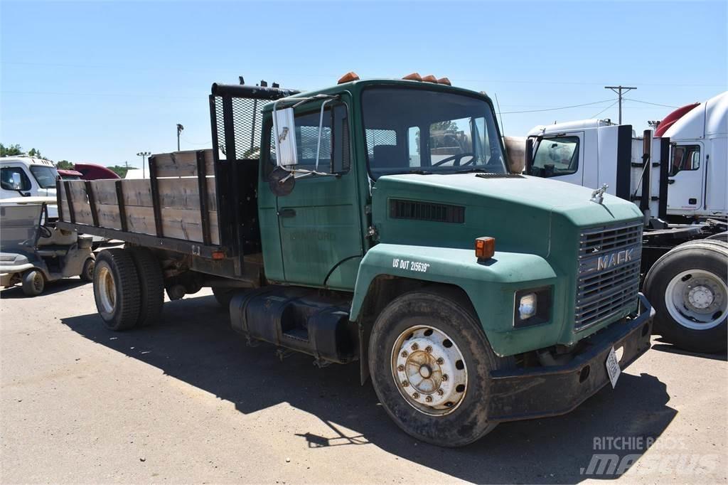 Mack MIDLINER CS200 Camion benne