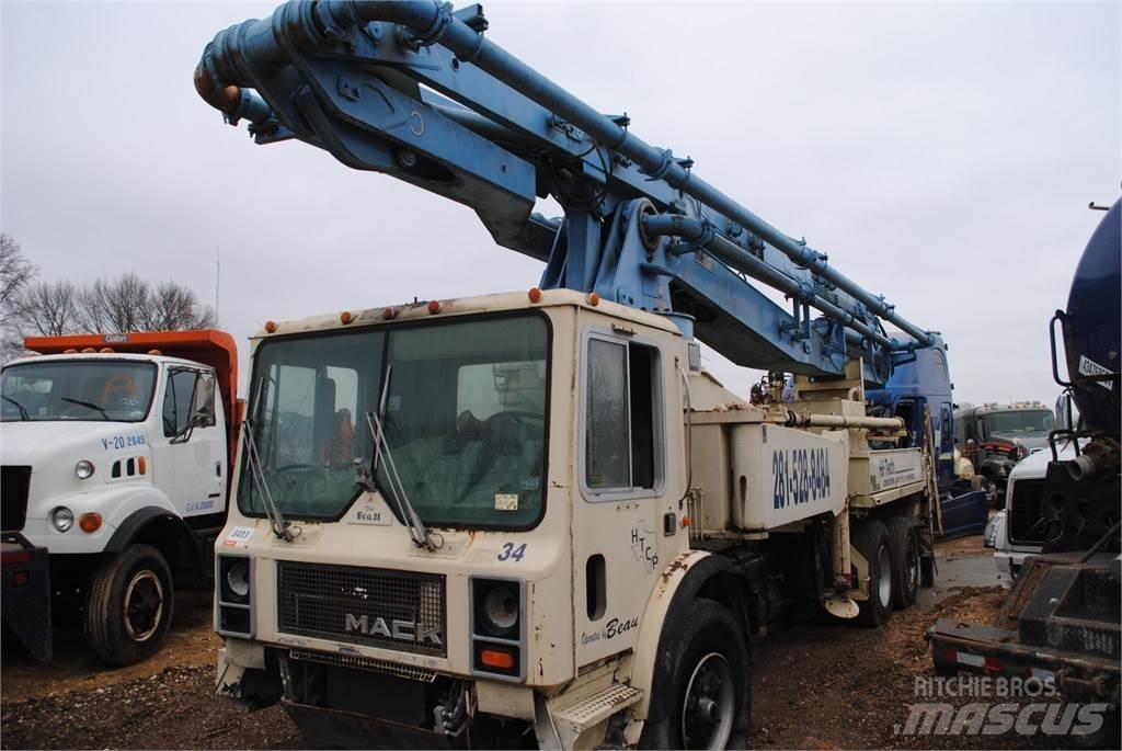 Mack MR686S Camion malaxeur