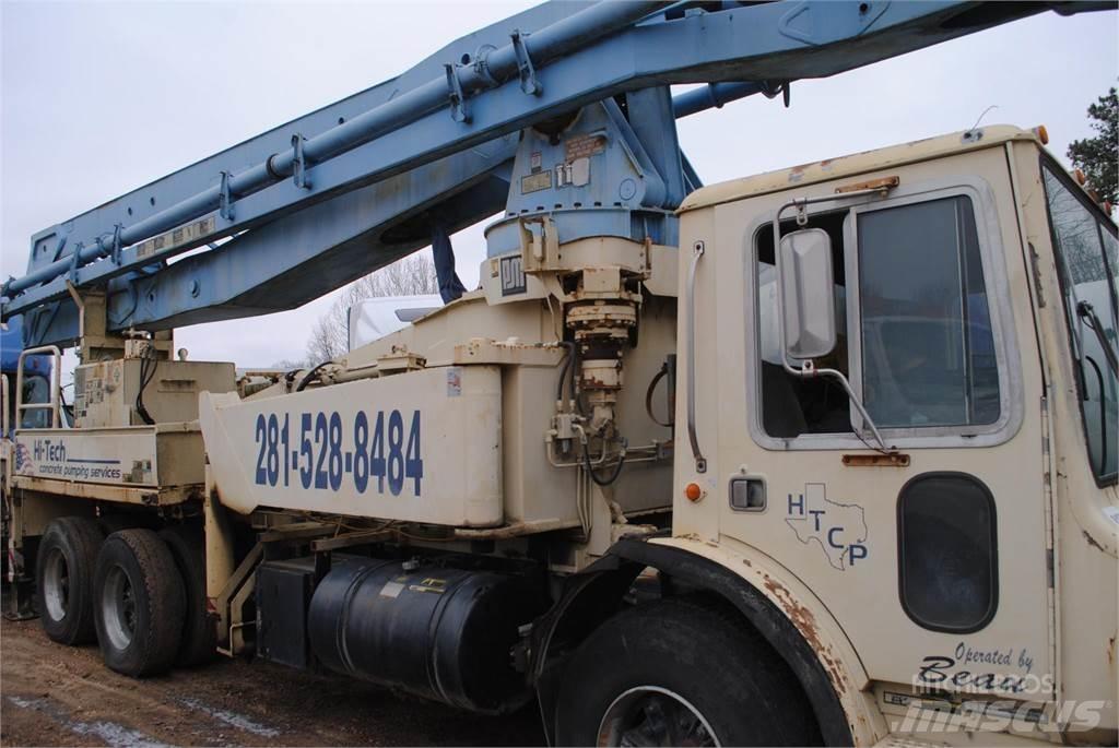 Mack MR686S Camion malaxeur