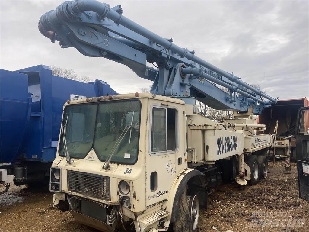 Mack MR686S Camion malaxeur