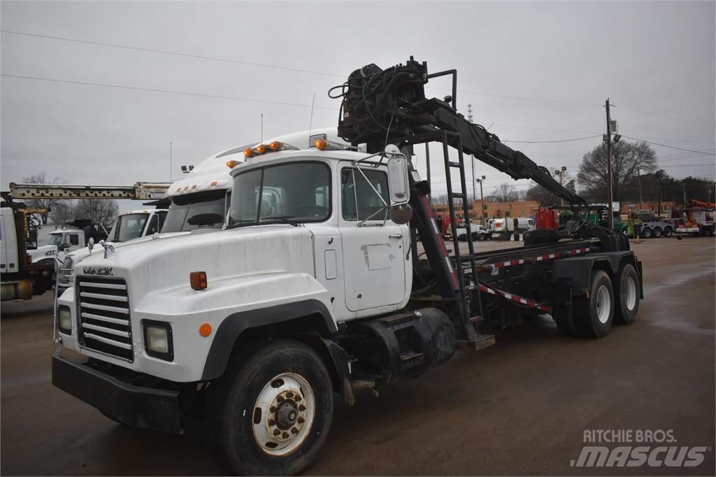 Mack RD688S Camion plateau ridelle avec grue