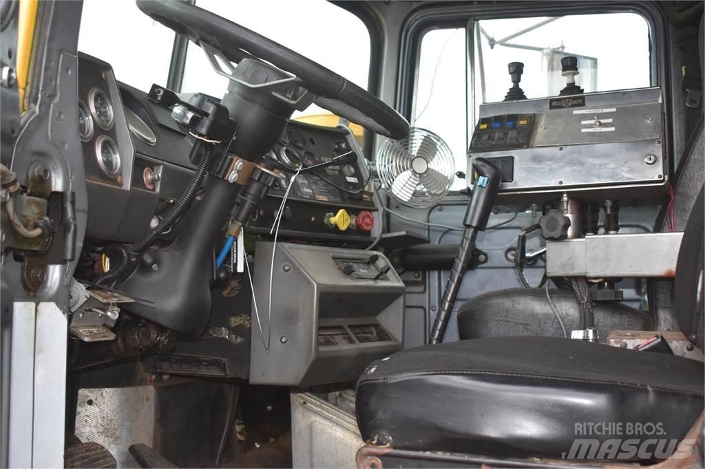 Mack RD688S Camion benne