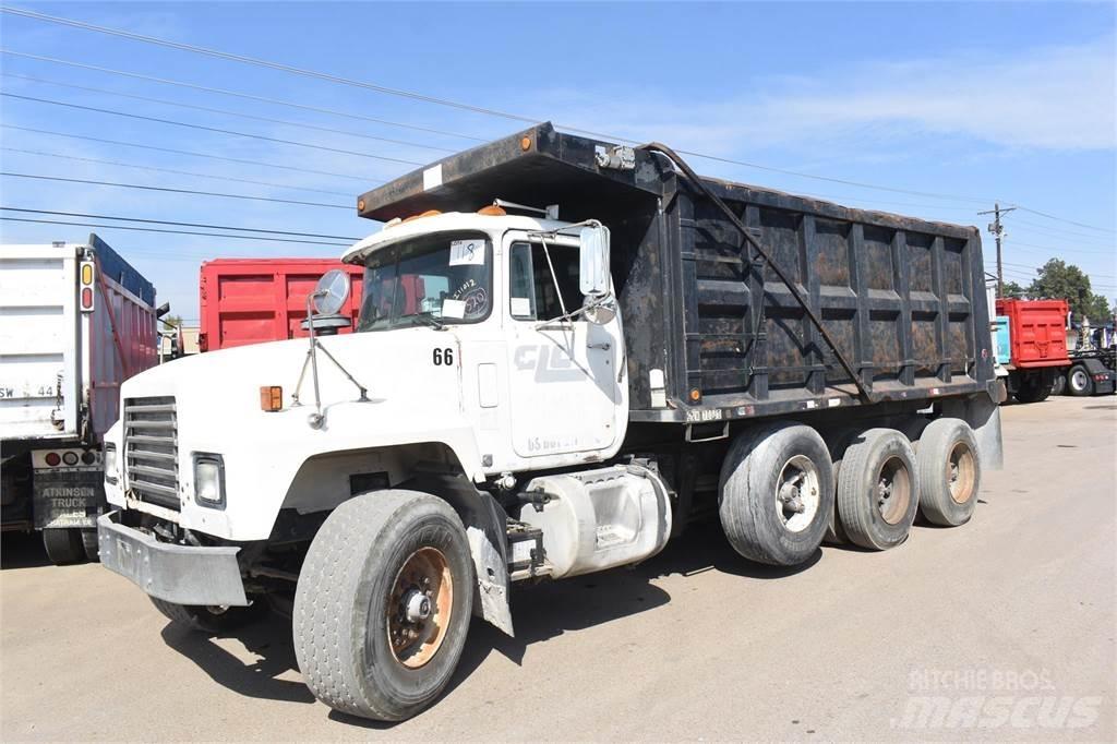Mack RD688S Camion benne