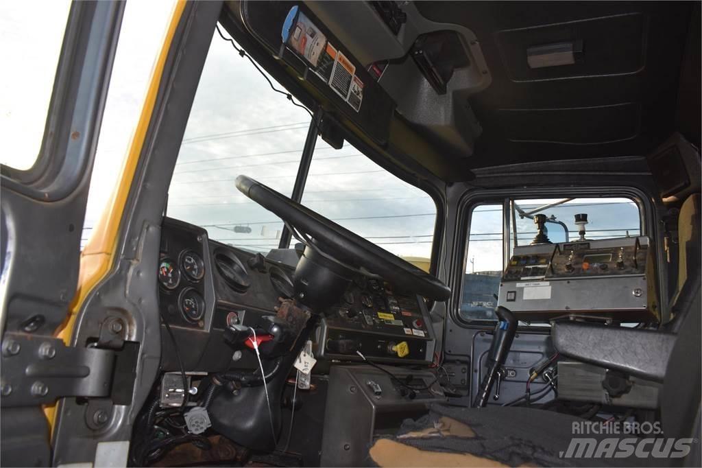 Mack RD688S Camion benne
