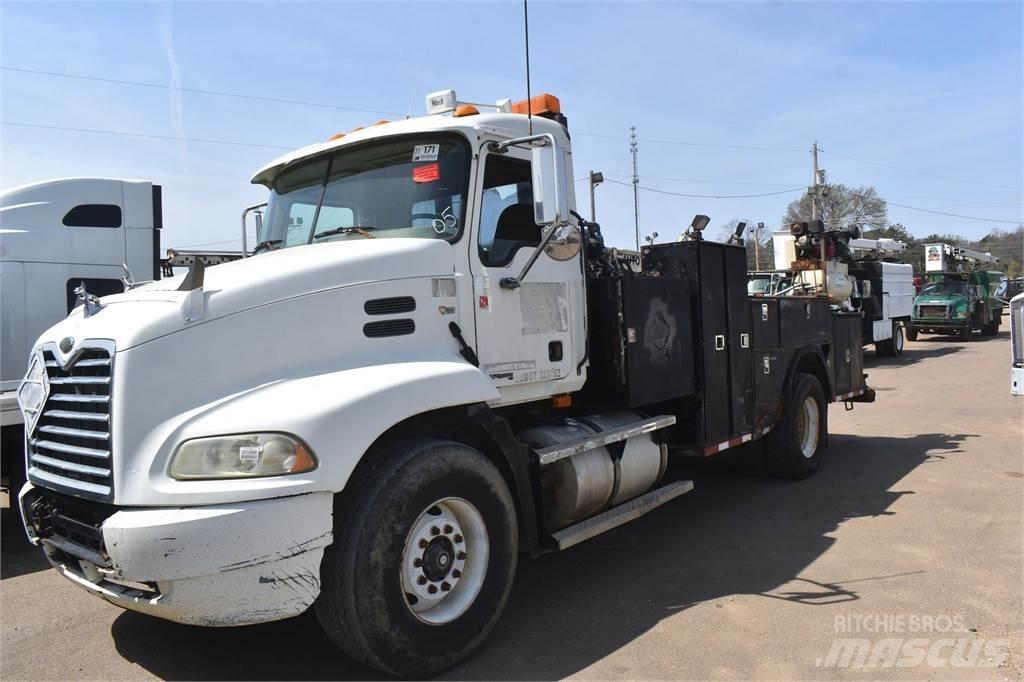 Mack VISION CX612 Camions et véhicules municipaux