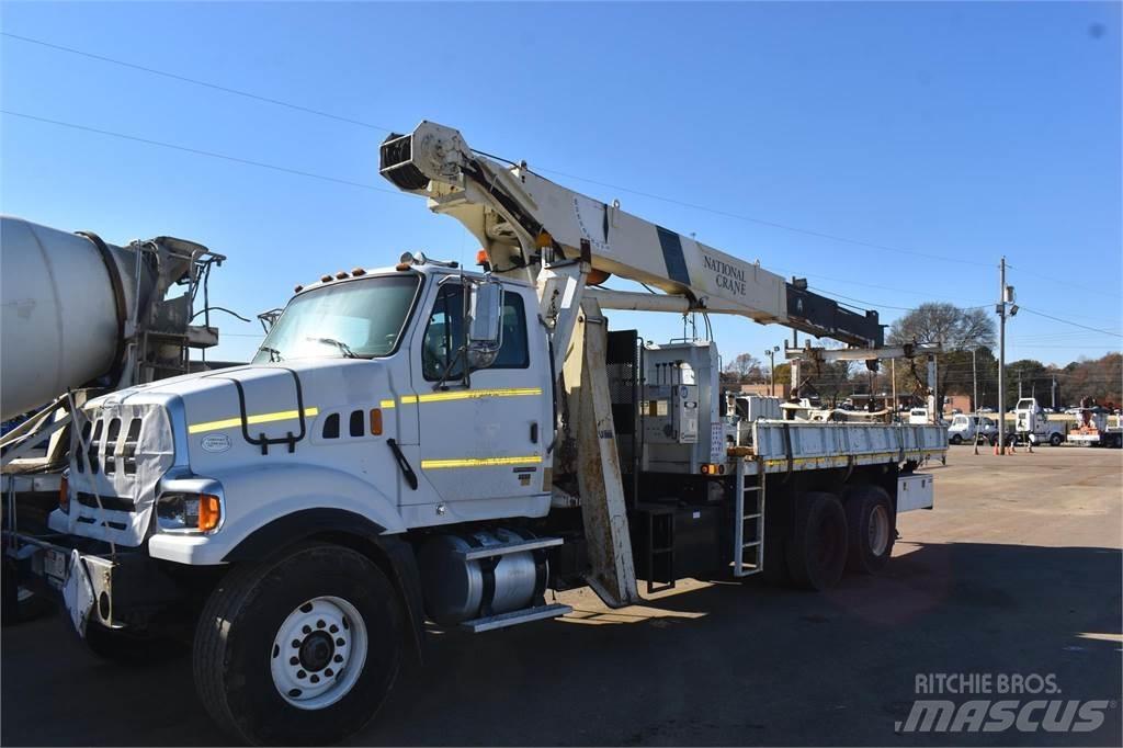 National 638E2 Camion plateau ridelle avec grue