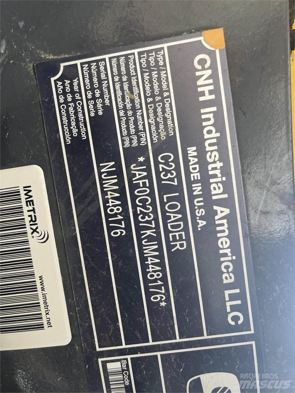 New Holland C237 Chargeuse compacte