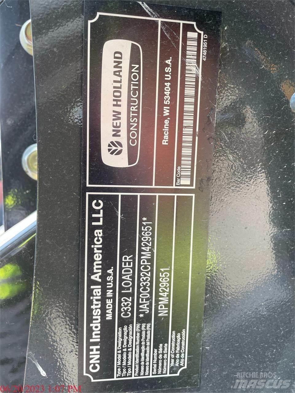 New Holland C332 Chargeuse compacte