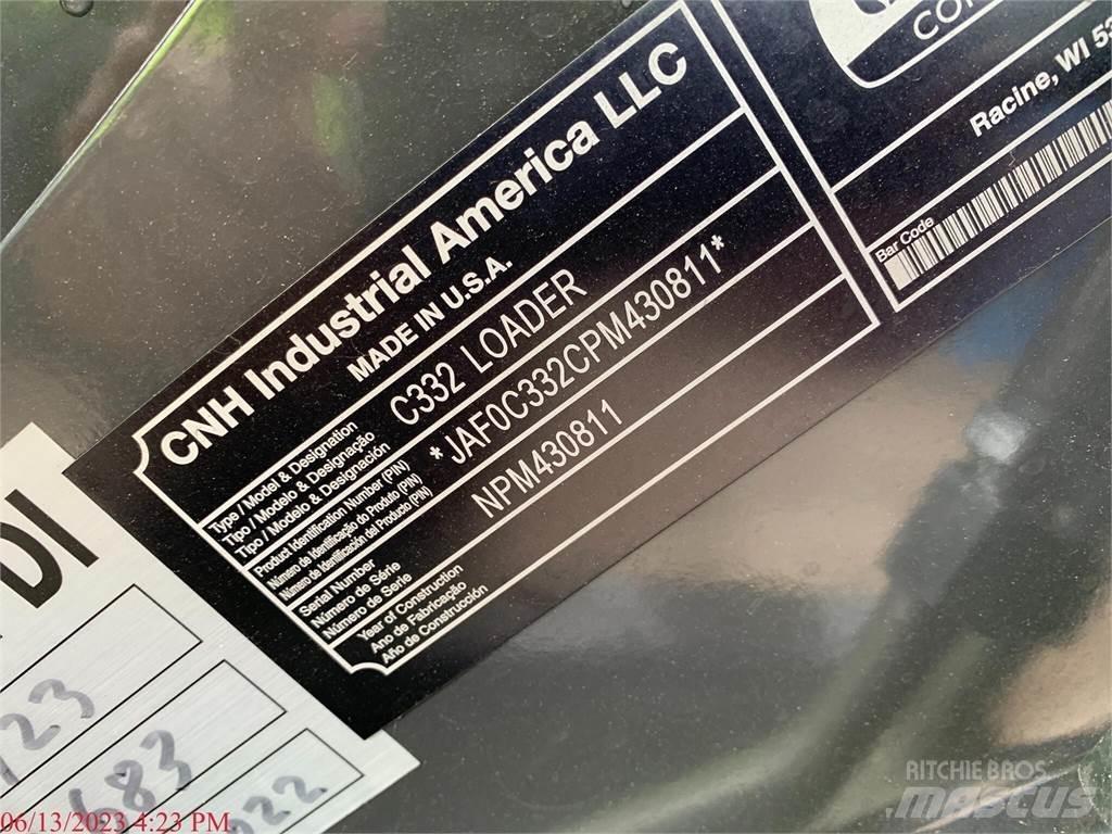 New Holland C332 Chargeuse compacte