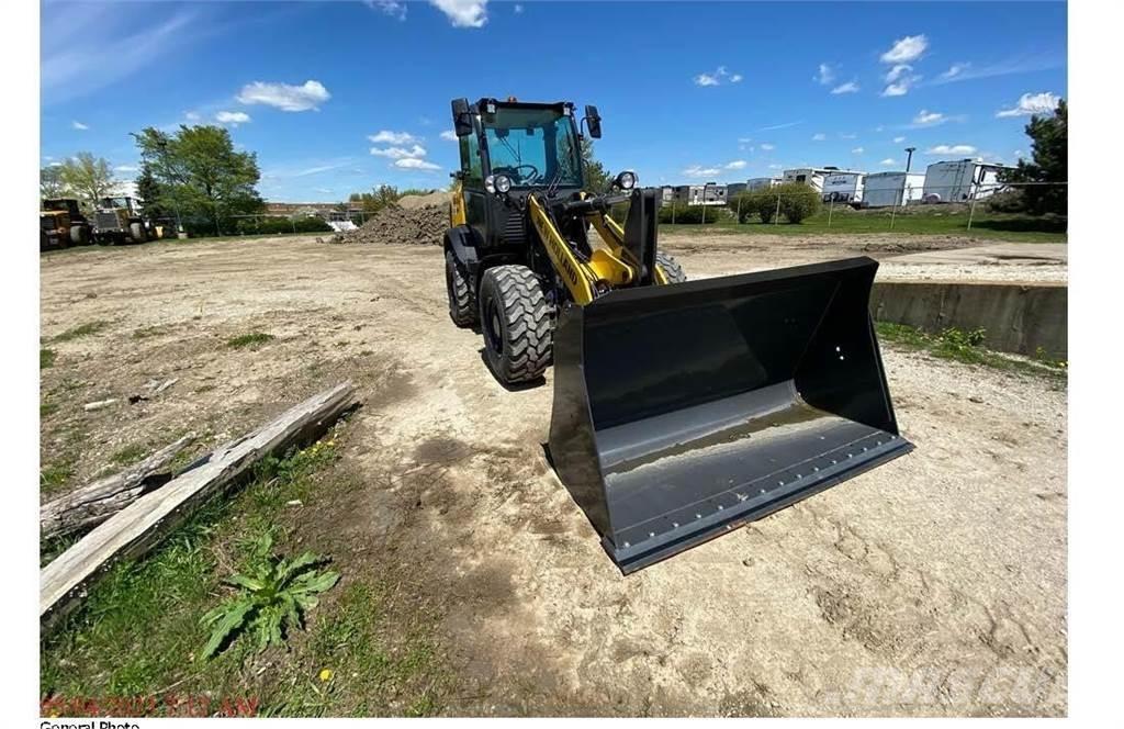 New Holland W80C Chargeuse sur pneus