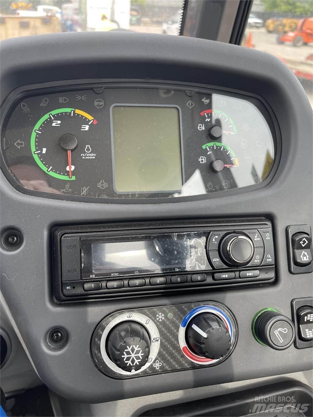 New Holland W80C Chargeuse sur pneus