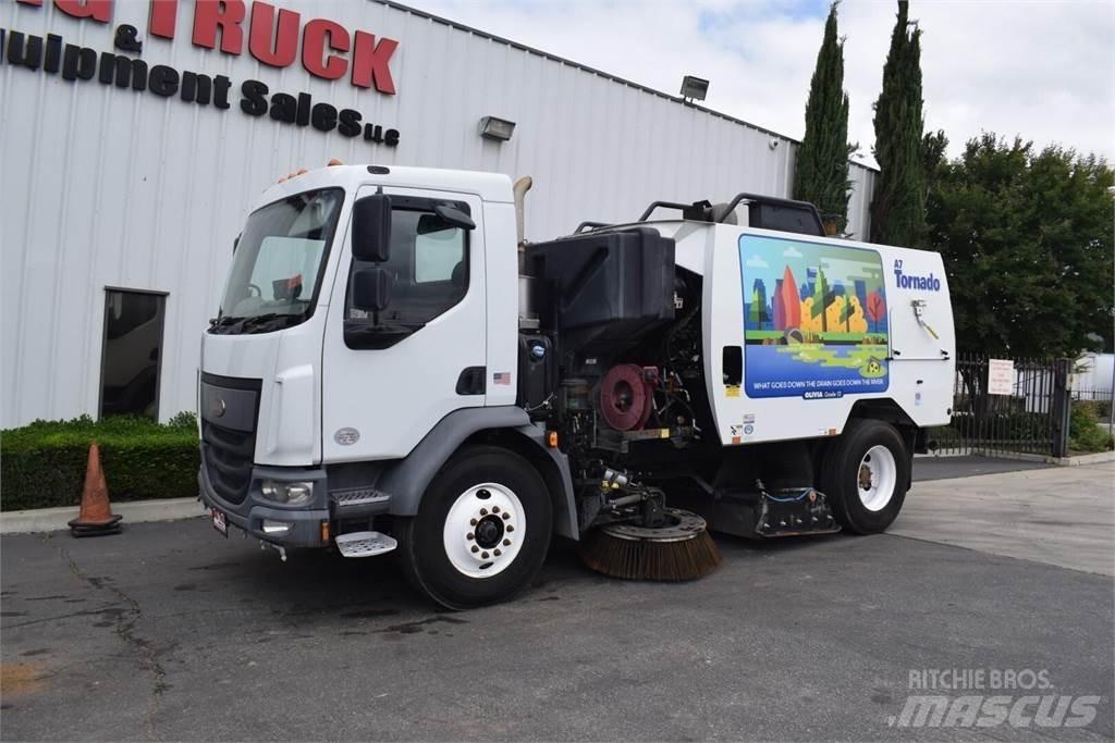 Peterbilt 220 Camion balayeur