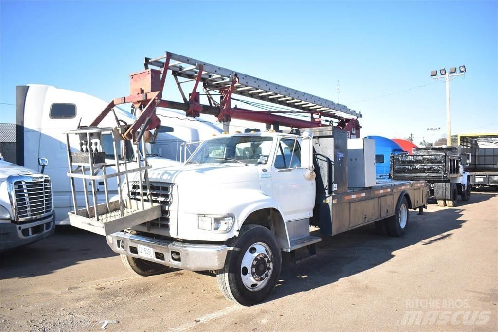 SkyHoist SR53 Camion plateau ridelle avec grue