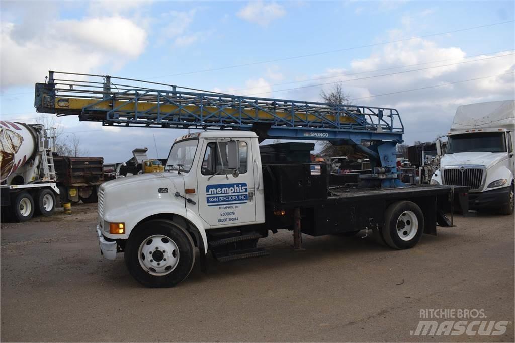  SPONCO M55 Camion plateau ridelle avec grue