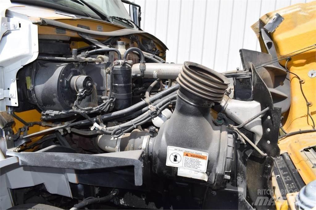Sterling ACTERRA Camion balayeur