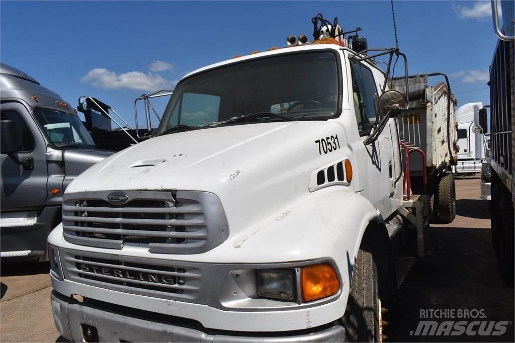 Sterling ACTERRA Camion plateau ridelle avec grue