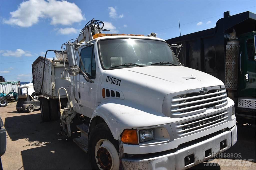 Sterling ACTERRA Camion plateau ridelle avec grue
