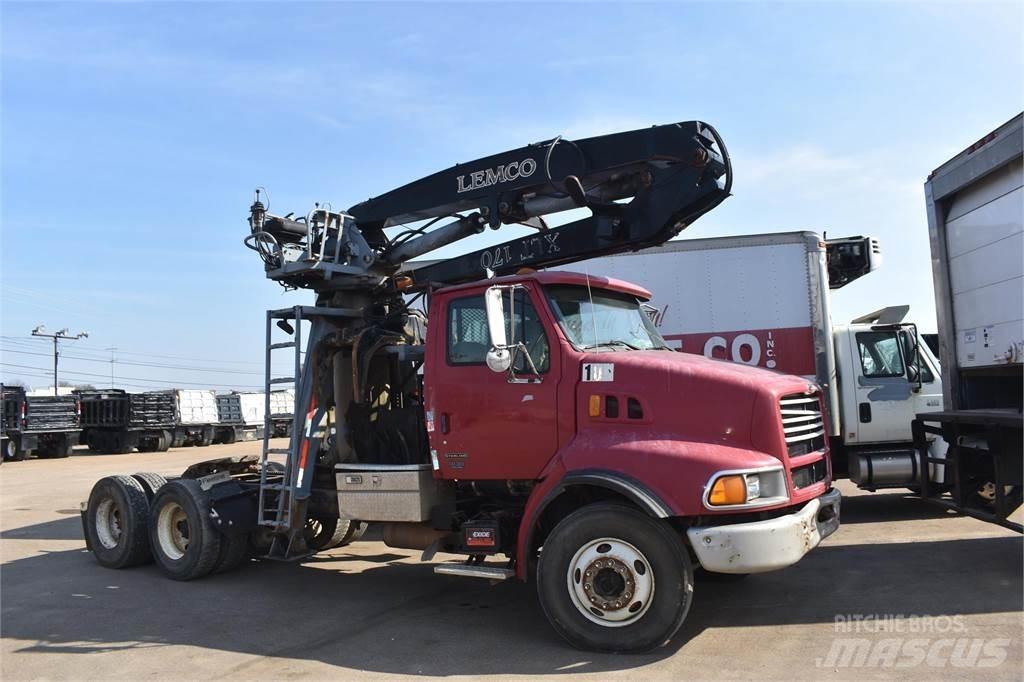 Sterling AT9500 Camion plateau ridelle avec grue