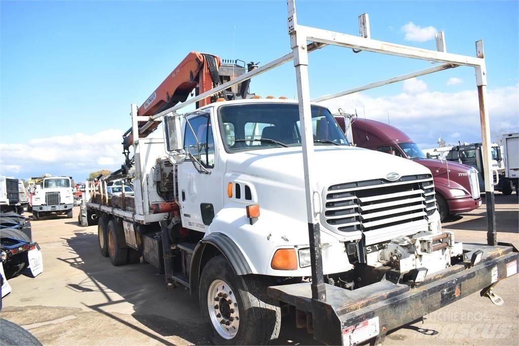 Sterling L8500 Camion plateau ridelle avec grue