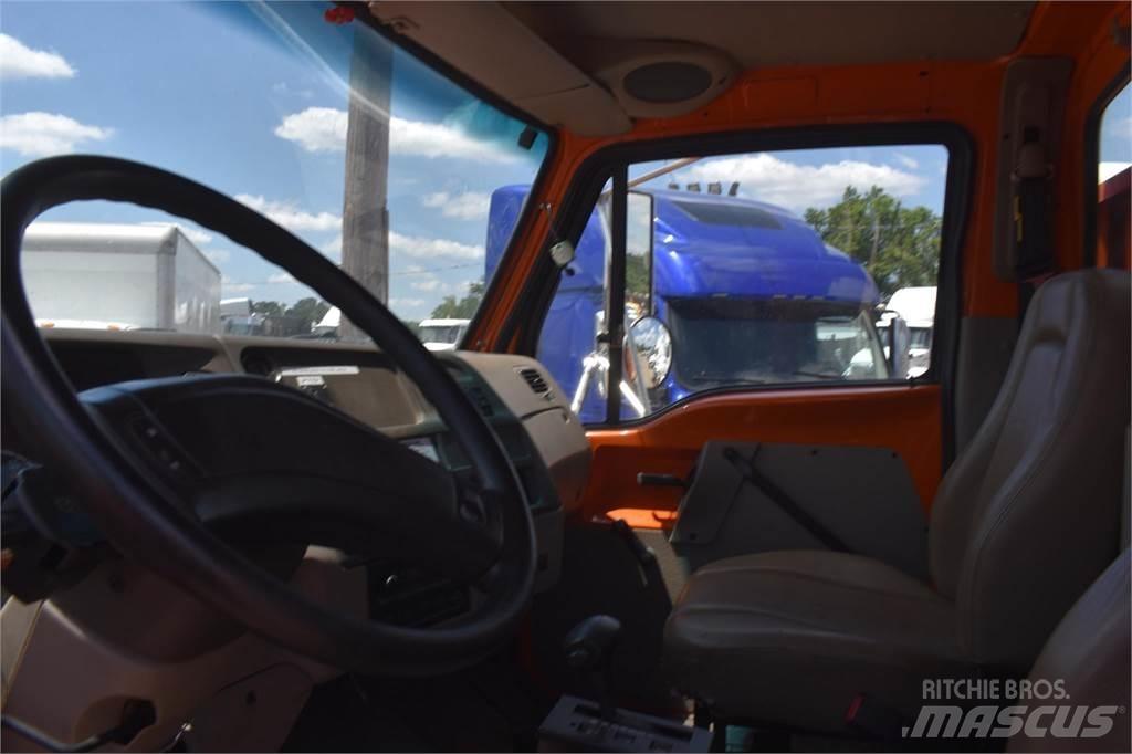 Sterling L9500 Camion plateau ridelle avec grue