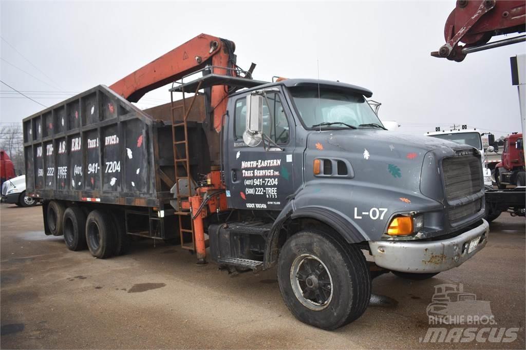 Sterling L9500 Camion plateau ridelle avec grue