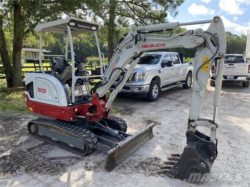 Takeuchi TB225 Mini pelle < 7t
